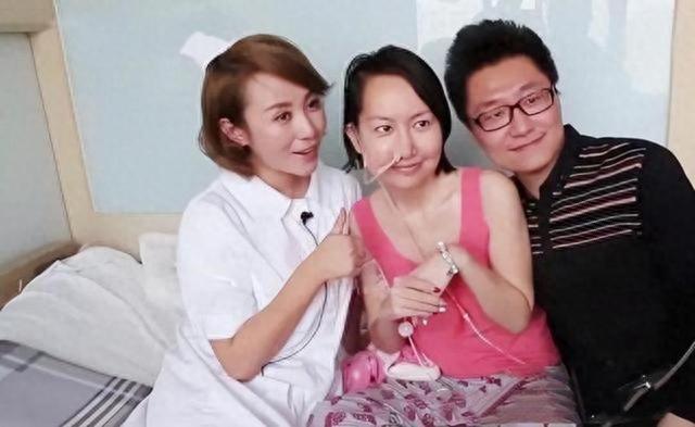哈尔滨患癌女孩参加自己葬礼，亲友哭成一片，她笑怼：给我憋回去