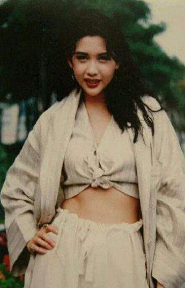 “三级片女王”邱淑贞16岁出道，23岁一脱成名，为何在31岁退圈？