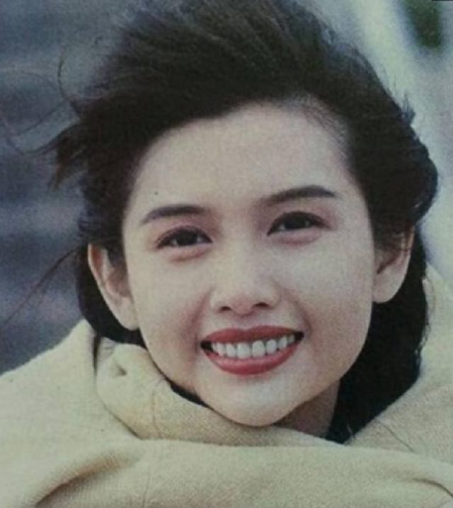 “三级片女王”邱淑贞16岁出道，23岁一脱成名，为何在31岁退圈？