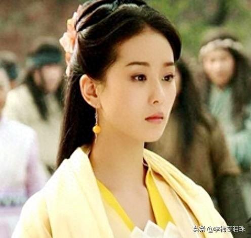 黄色衣衫造型的女明星，林允儿甜美清新，刘亦菲灵动美好