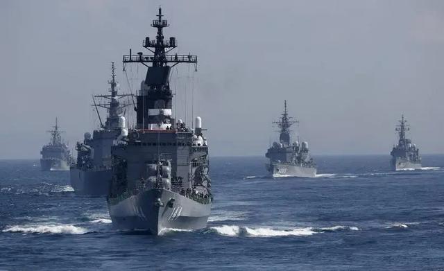 中俄10艘军舰奔赴白令海，日本给中国起了新称呼，国防部严正交涉