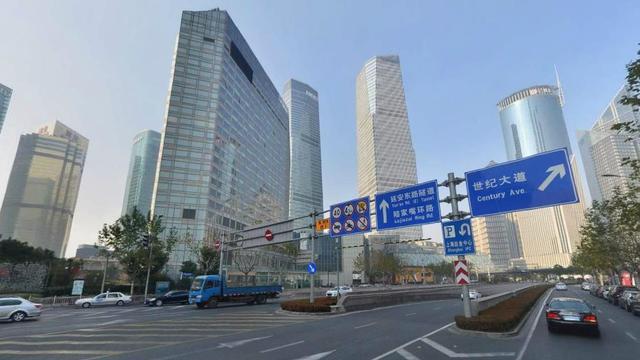 上海国金中心商场：上海明珠环岛东南、世纪大道南、银城中路以西