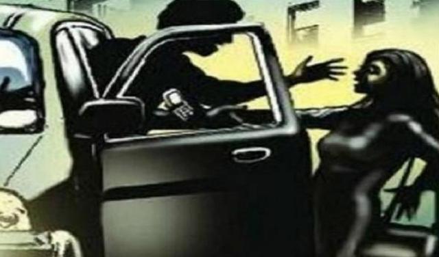印度女子凌晨搭便车，遭2名醉酒男子侵犯，警方装傻充愣：真罕见