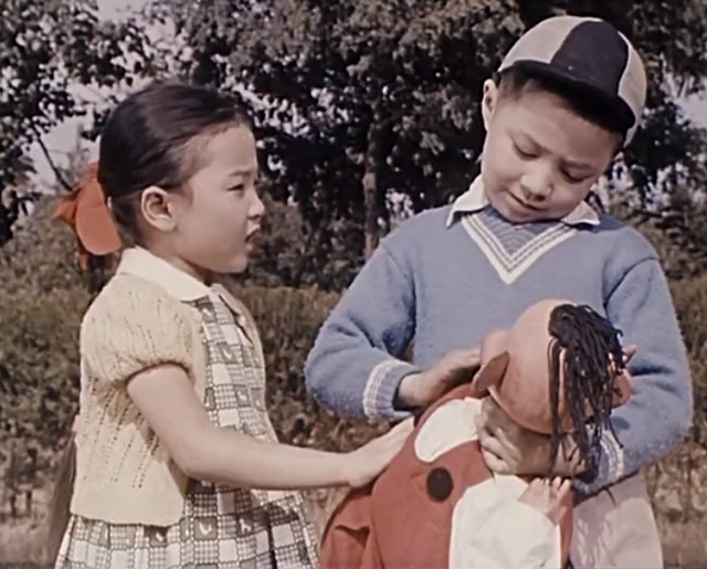 马佳和李小燕 60年代两位童星 长相像笑容甜会演戏 现在人在哪儿？
