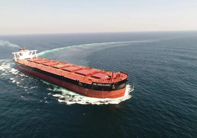 中国造世界最大矿砂船，一次能拉40万吨铁矿石，能装下美国航母