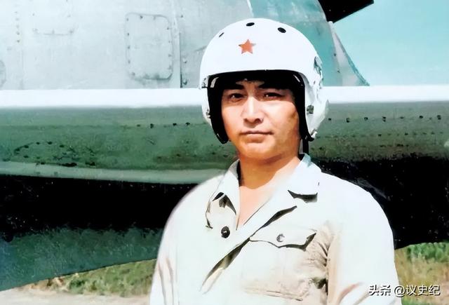 南海烈士王伟坠机案，牺牲全过程让国人泪目，21年来我们未忘记