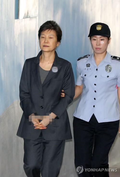 韩国庆祝新年特赦5174人，朴槿惠没戏，韩媒：根本没考虑她