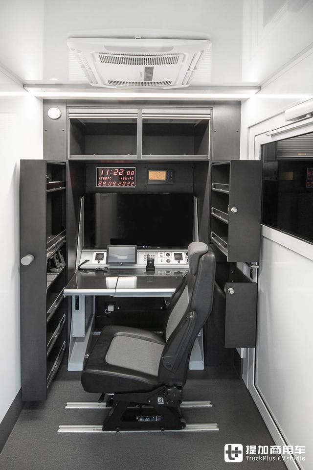 依维柯X-Way底盘打造，应急管理中枢，Binz改装的大型指挥车实拍