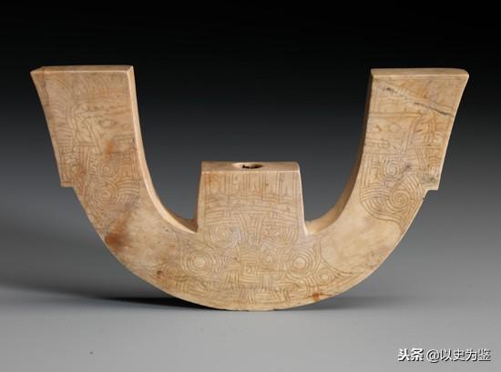 五千年前旧冠冕：良渚文化中独特的三叉形玉器