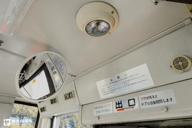 带您见识一款日本很特别的公交，前后门一级踏步，据说是唯一一辆