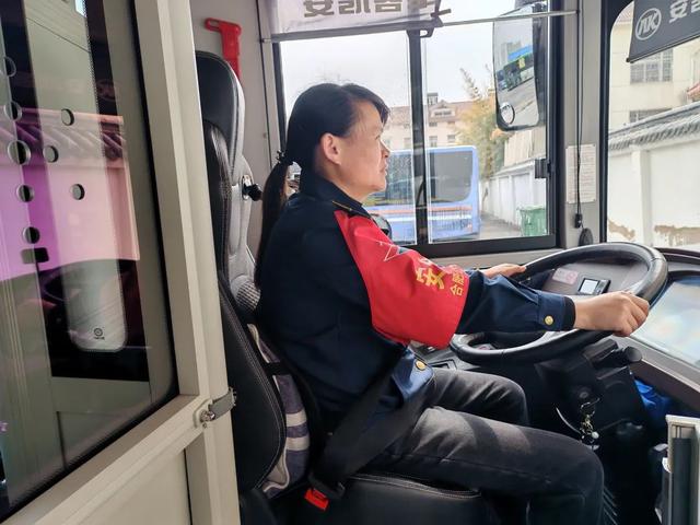 合肥公交车司机陈霞，好样的！
