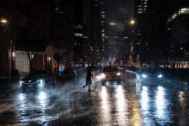 （外代一线）美国纽约遭遇雨夹雪天气