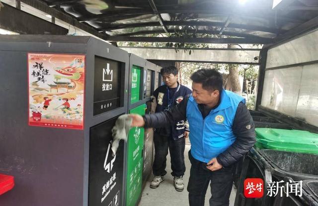南京雨花台区城管开展垃圾分类亭房环境提升