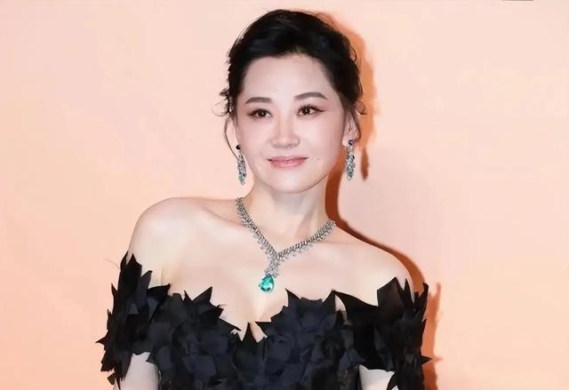 三分性感,七分妩媚。风韵犹存天花板的10位女星。