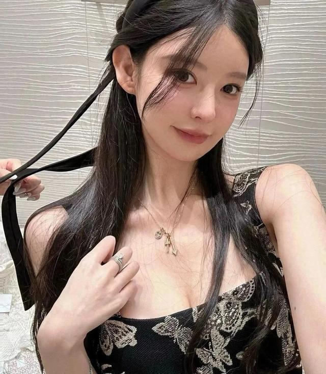 韩国姑娘！梨形身材，优美曲线，人间尤物！