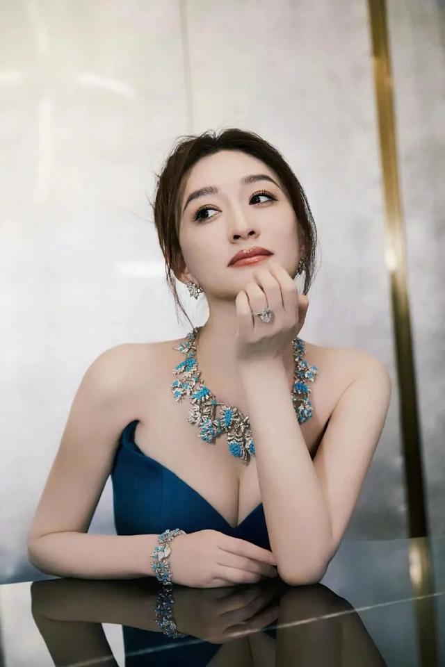 三分性感,七分妩媚。风韵犹存天花板的10位女星。