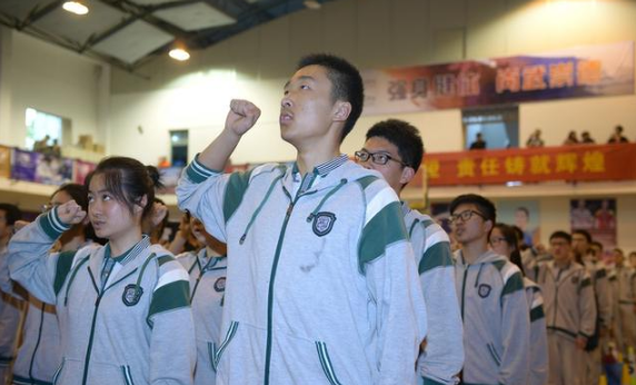 当年质问克林顿的北大女孩,后来嫁美国人,20年过去她过得如何?