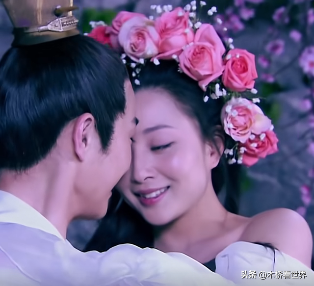 纸片人、排骨胸看腻了!这些珠圆玉润的中年女星,才是真的有味道