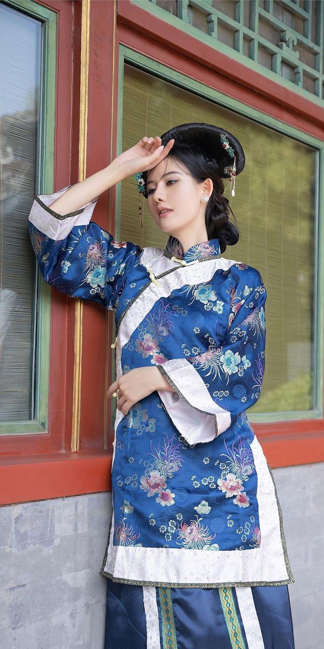 美女系列壁纸第767期-满族佳人