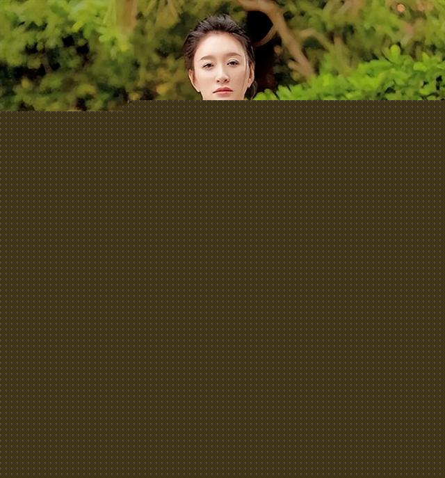 纸片人、排骨胸看腻了!这些珠圆玉润的中年女星,才是真的有味道