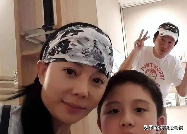 慈母多败儿?狄莺儿子被曝每晚需捧着妈妈胸部睡觉,如今光屁股