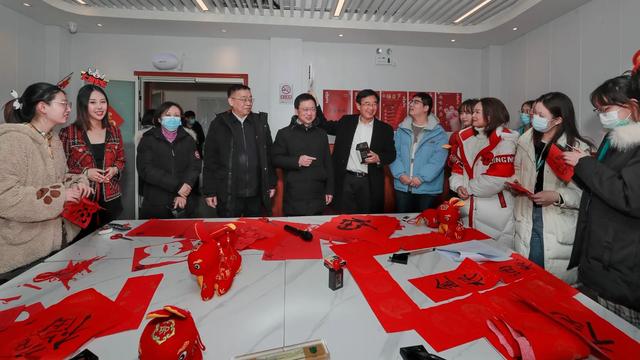 23岁美女协和博士毕业,很多人难以置信,看到国外本科就明白了
