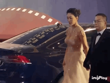 纸片人、排骨胸看腻了!这些珠圆玉润的中年女星,才是真的有味道