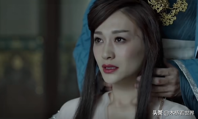 纸片人、排骨胸看腻了!这些珠圆玉润的中年女星,才是真的有味道