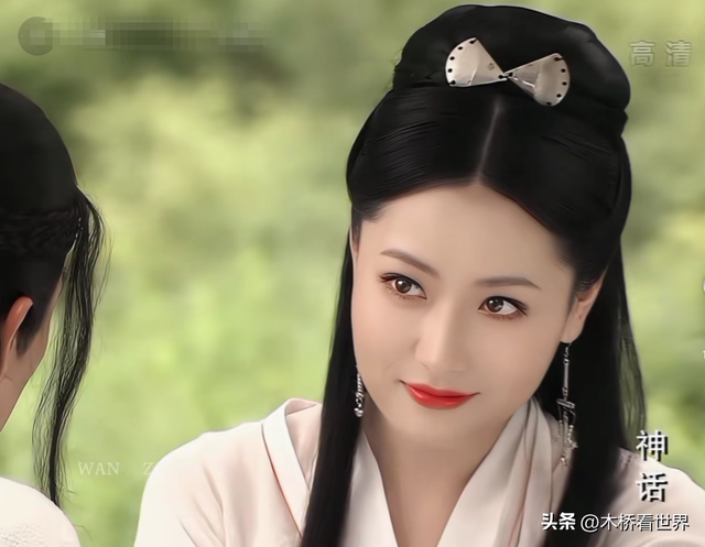 纸片人、排骨胸看腻了!这些珠圆玉润的中年女星,才是真的有味道