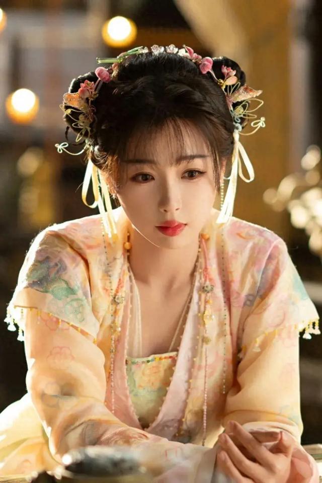 美女系列壁纸第3137期—虞书欣饰演的凌妙妙