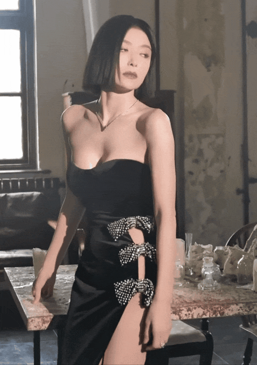 纸片人、排骨胸看腻了!这些珠圆玉润的中年女星,才是真的有味道