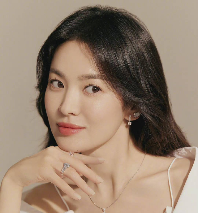 韩国的十大美女,一半性感妩媚,一半冰清玉洁,各个都是人间尤物