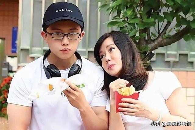 慈母多败儿?狄莺儿子被曝每晚需捧着妈妈胸部睡觉,如今光屁股