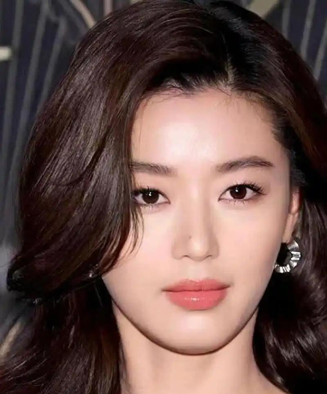 韩国的十大美女,一半性感妩媚,一半冰清玉洁,各个都是人间尤物
