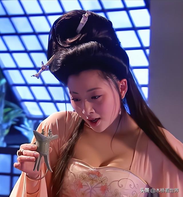纸片人、排骨胸看腻了!这些珠圆玉润的中年女星,才是真的有味道