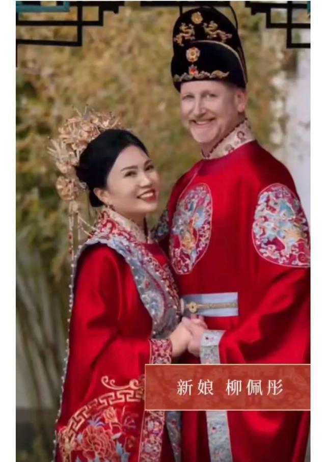53岁山东阿姨，网恋美国工程师，4个月后闪婚，在抖音狂秀恩爱