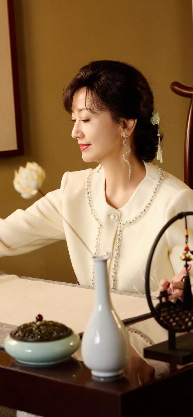 美女系列壁纸第4196期—赵雅芝​