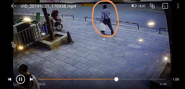 长沙一男子当街伸“咸猪手”袭胸17岁女孩!监控曝光,认识他请报警