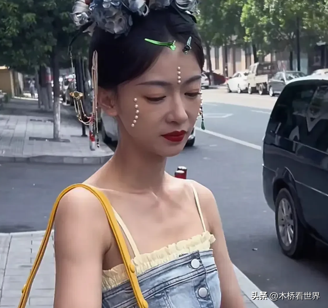 纸片人、排骨胸看腻了!这些珠圆玉润的中年女星,才是真的有味道