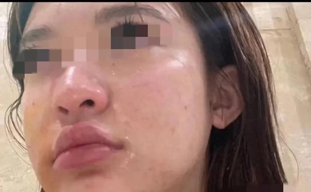 闹大了!漂亮女子被扒衣露胸后续:被判为互殴,吞药自杀遗书曝光