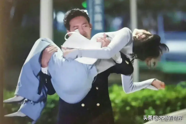 纸片人、排骨胸看腻了!这些珠圆玉润的中年女星,才是真的有味道