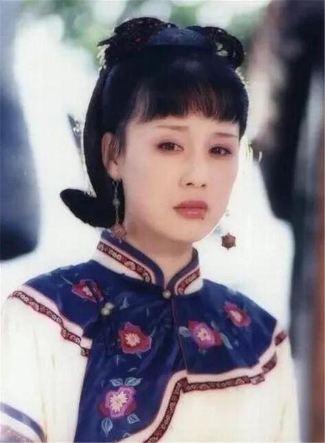 这个60岁的奶奶一生设计了9000套衣服,被称作古装第一美女