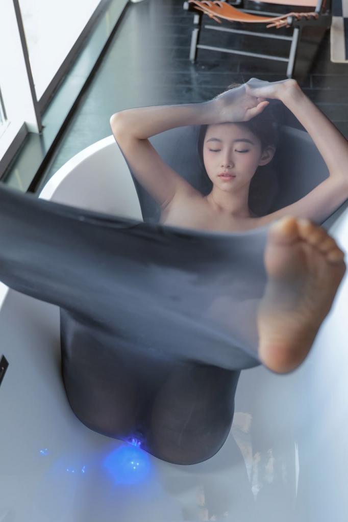 清纯黑丝连体袜，极具诱惑