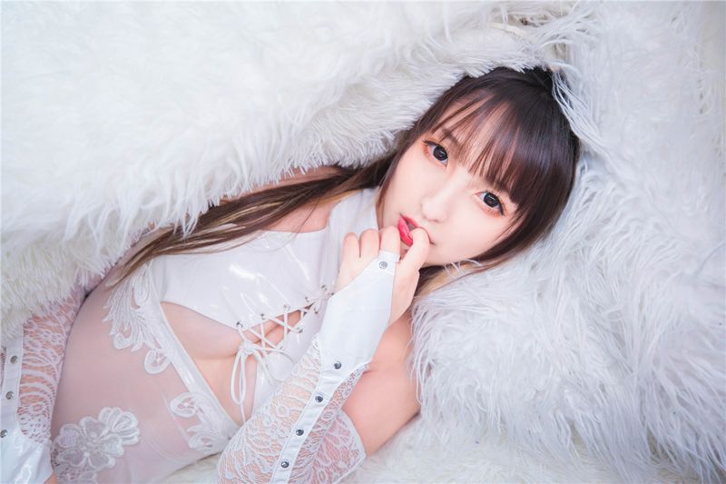 写真气质少女白丝制服诱惑动人