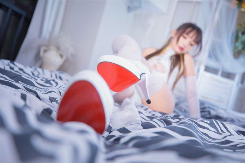 写真气质少女白丝制服诱惑动人