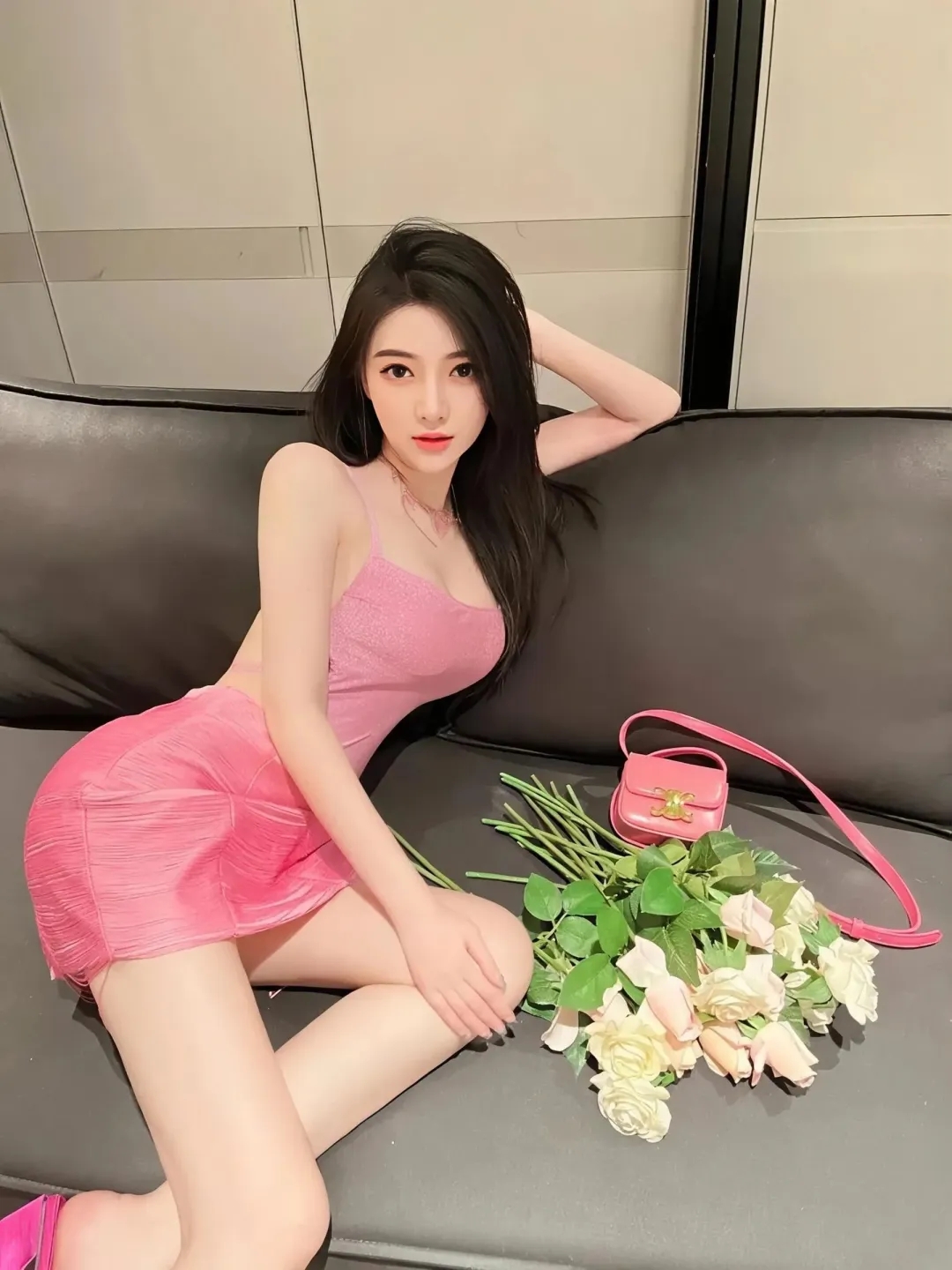 白嫩美腿撩万千风情