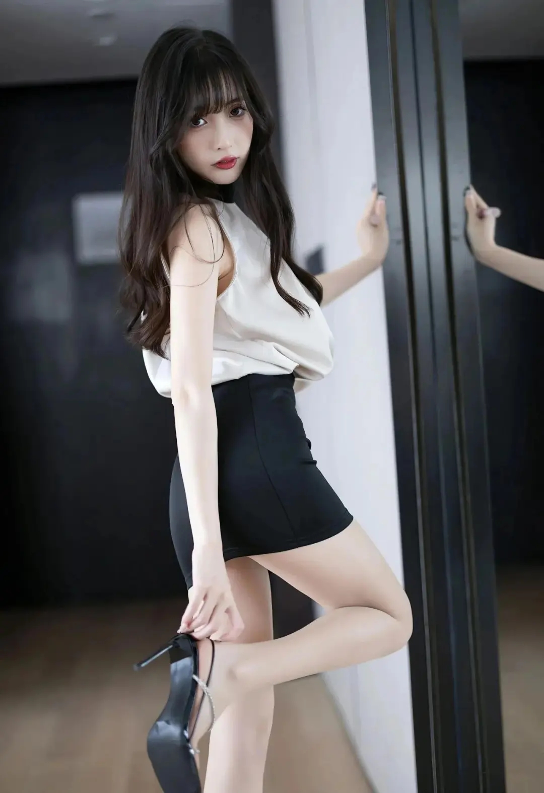 白嫩美腿撩万千风情