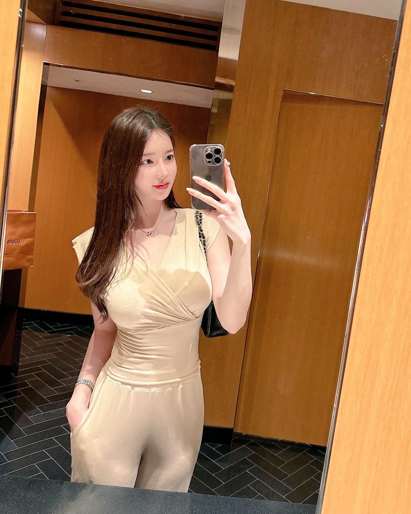 美丽少妇大方性感写真