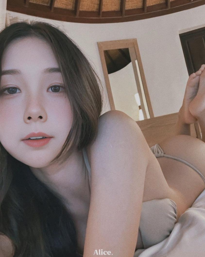 美丽少妇大方性感写真